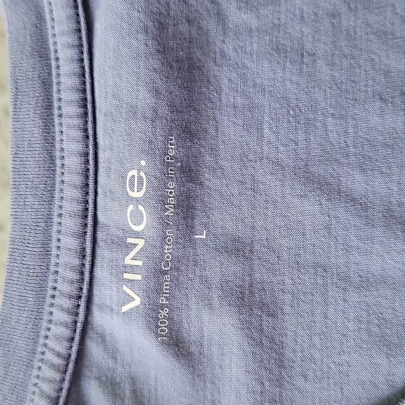 Vince V-Neck - Picture 2 of 2